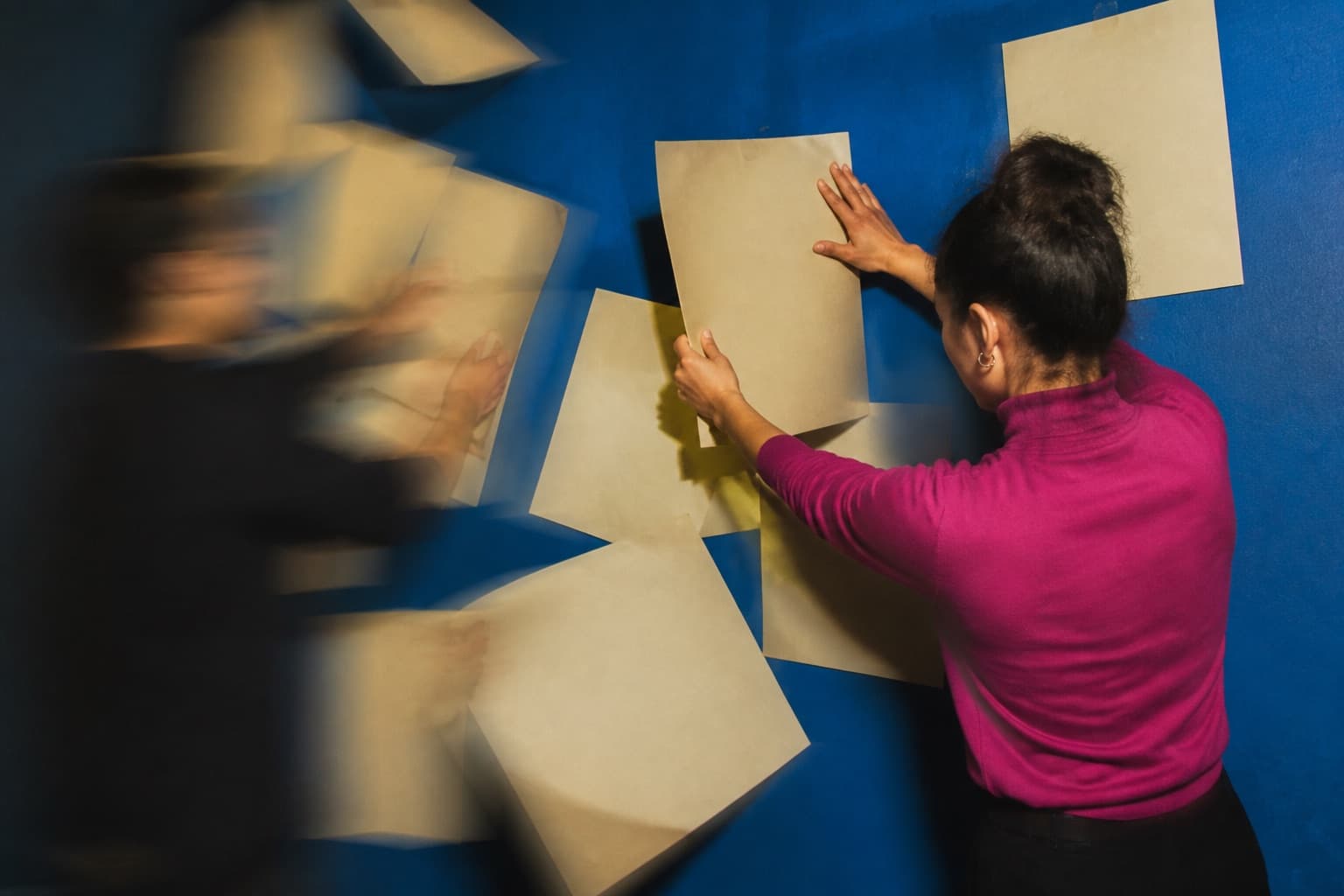 Motion-blurred agency solution visual